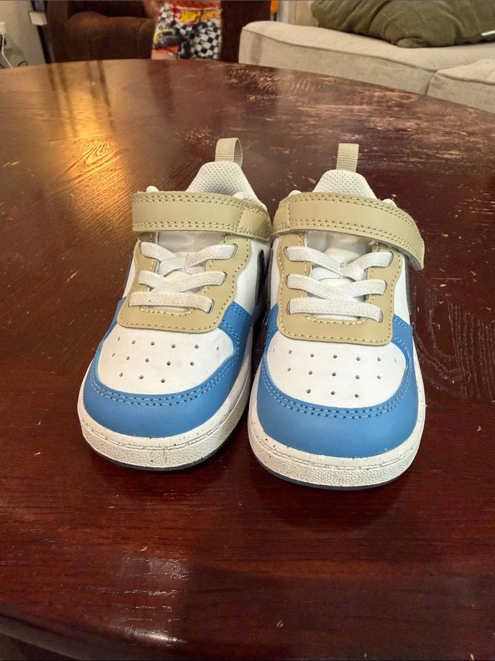 Nike Kids White Blue Red Low-Top Sneakers with Navy Swoosh